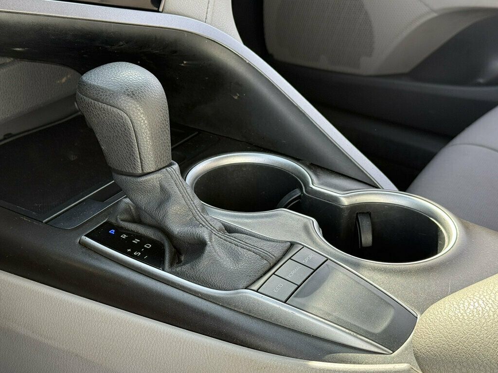 2022 Toyota Camry LE Automatic - 23093838 - 27