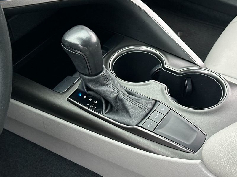 2022 Toyota Camry SE - 22994267 - 17