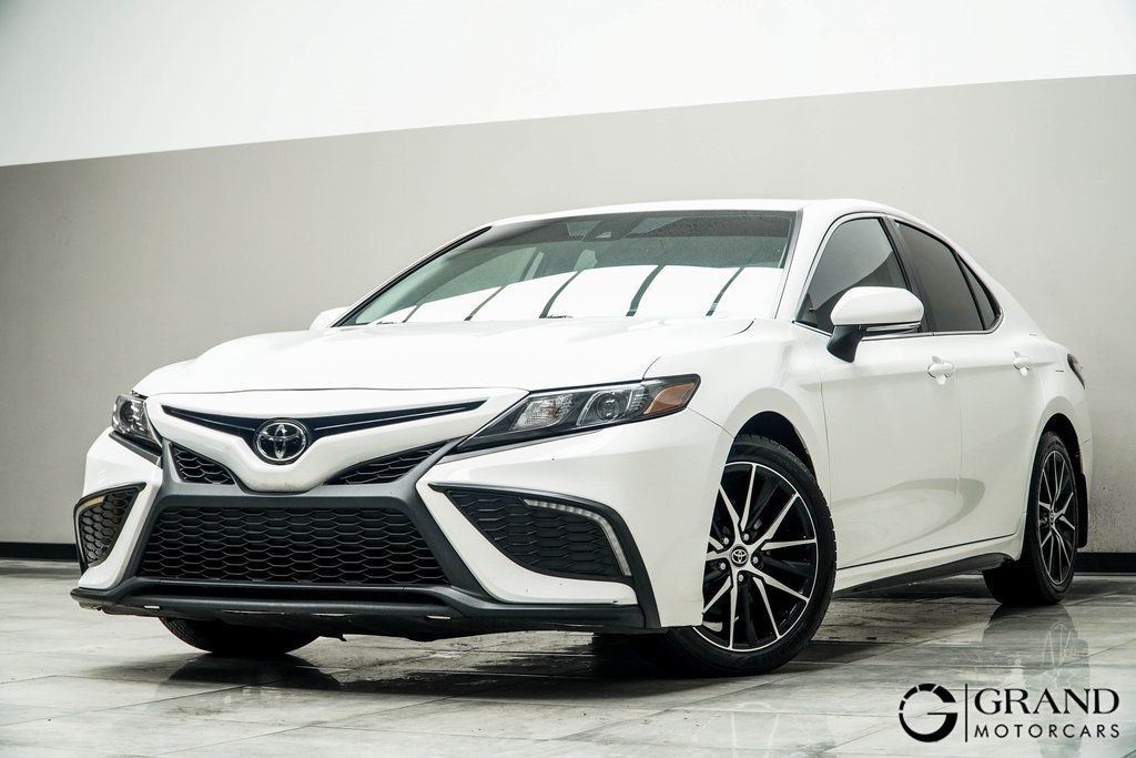 Used 2022 Toyota Camry SE with VIN 4T1T11AK5NU015962 for sale in Kennesaw, GA