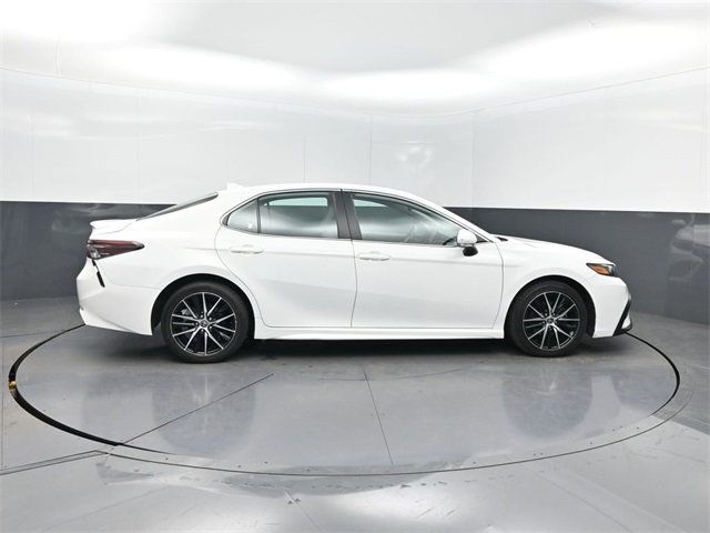 2022 Toyota Camry SE Automatic - 22930345 - 32