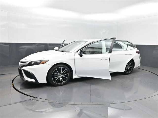 2022 Toyota Camry SE Automatic - 22930345 - 35