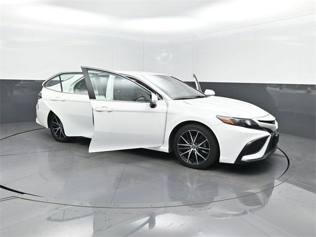2022 Toyota Camry SE Automatic - 22930345 - 37