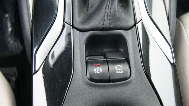 2022 Toyota Corolla 3 MONTH WARRANTY , JUST SERVICED , VERY CLEAN INSIDE AND OUT  - 23048747 - 25