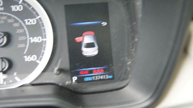 2022 Toyota Corolla 3 MONTH WARRANTY , JUST SERVICED , VERY CLEAN INSIDE AND OUT  - 23048747 - 3