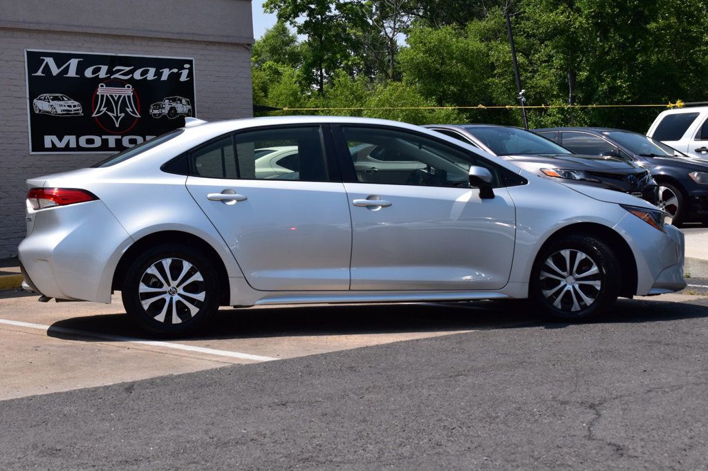 2022 Toyota Corolla Hybrid LE photo 4