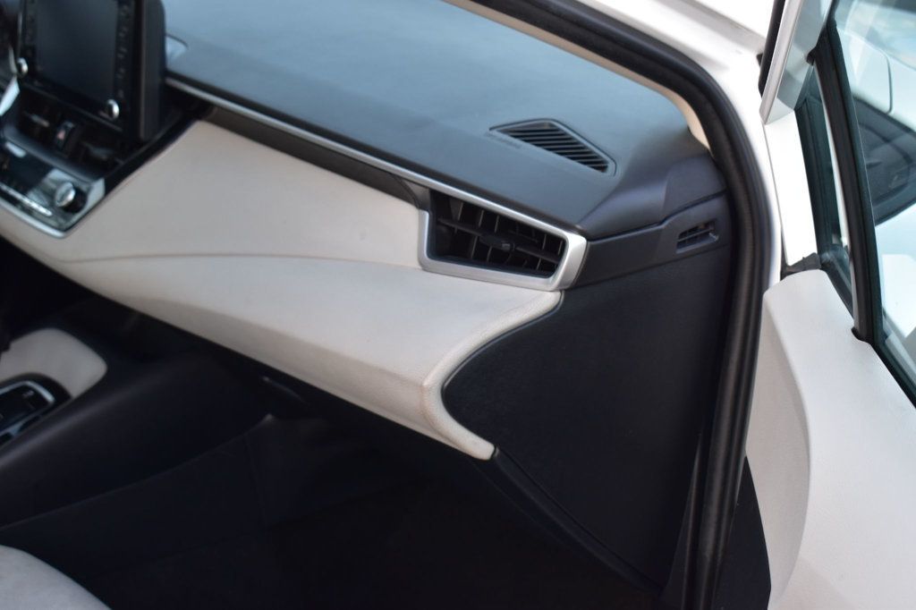2022 Toyota Corolla LE photo 16