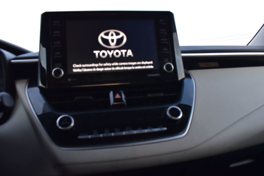 2022 Toyota Corolla LE photo 19