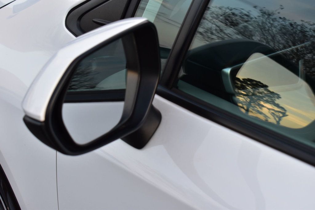 2022 Toyota Corolla LE photo 33