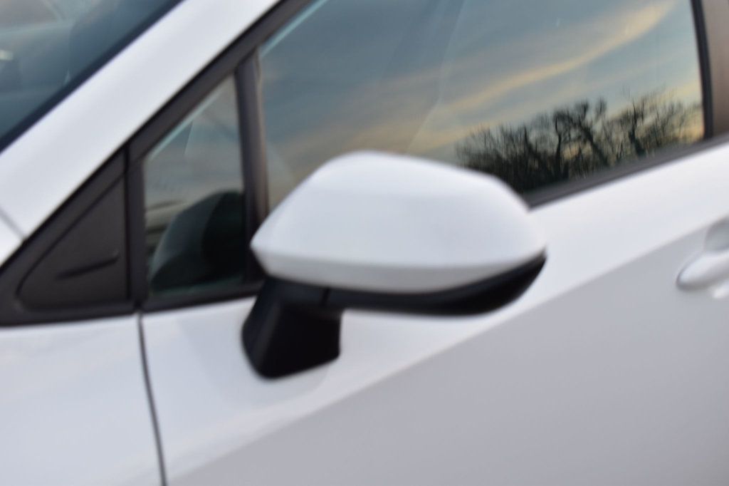 2022 Toyota Corolla LE photo 34
