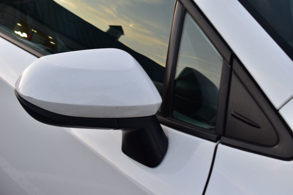 2022 Toyota Corolla LE photo 35
