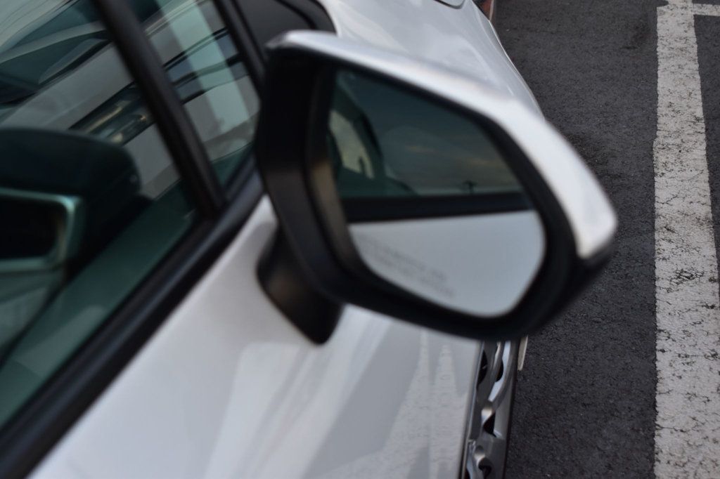 2022 Toyota Corolla LE photo 36