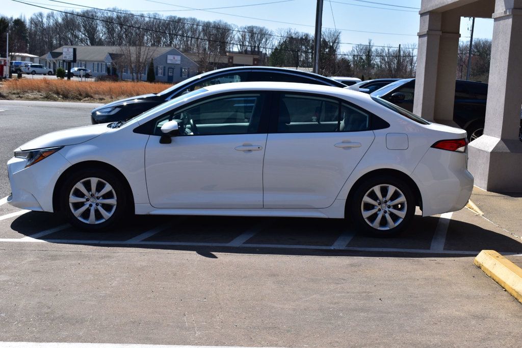 2022 Toyota Corolla LE photo 4