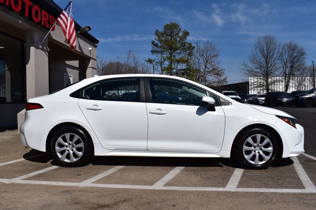 2022 Toyota Corolla LE photo 5