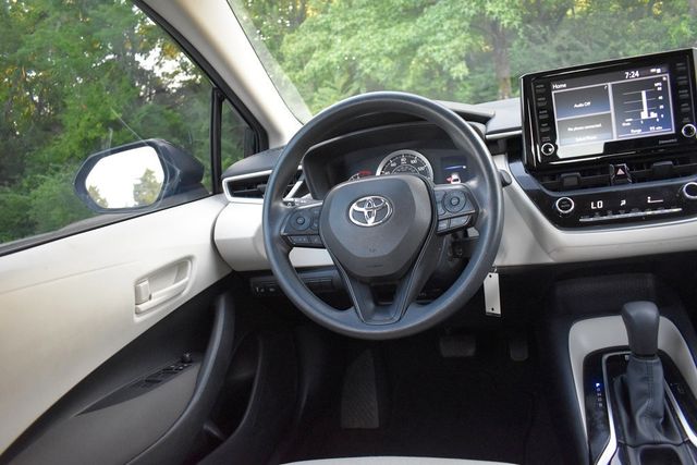 2022 Toyota Corolla LE CVT - 23039422 - 17