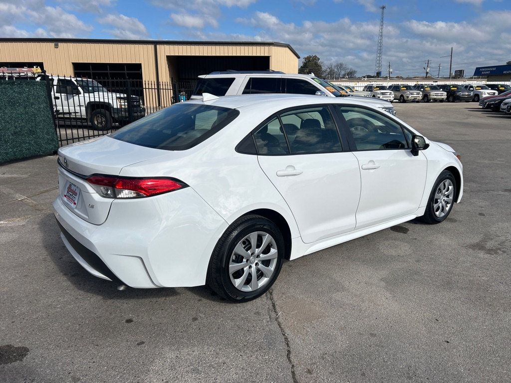 2022 Toyota Corolla LE photo 4