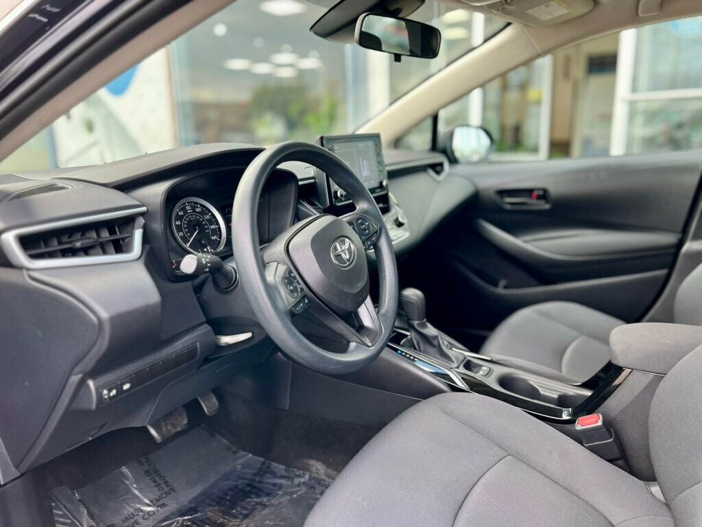 2022 Toyota Corolla LE photo 12