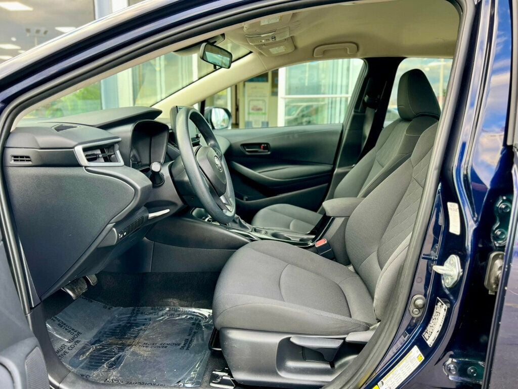 2022 Toyota Corolla LE photo 13