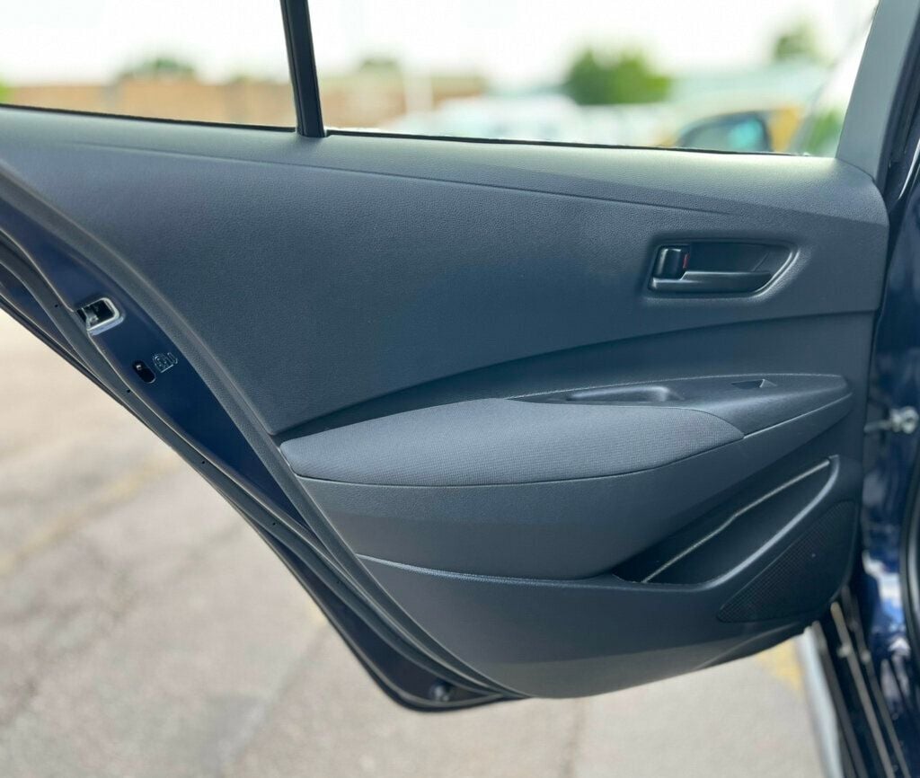 2022 Toyota Corolla LE photo 14