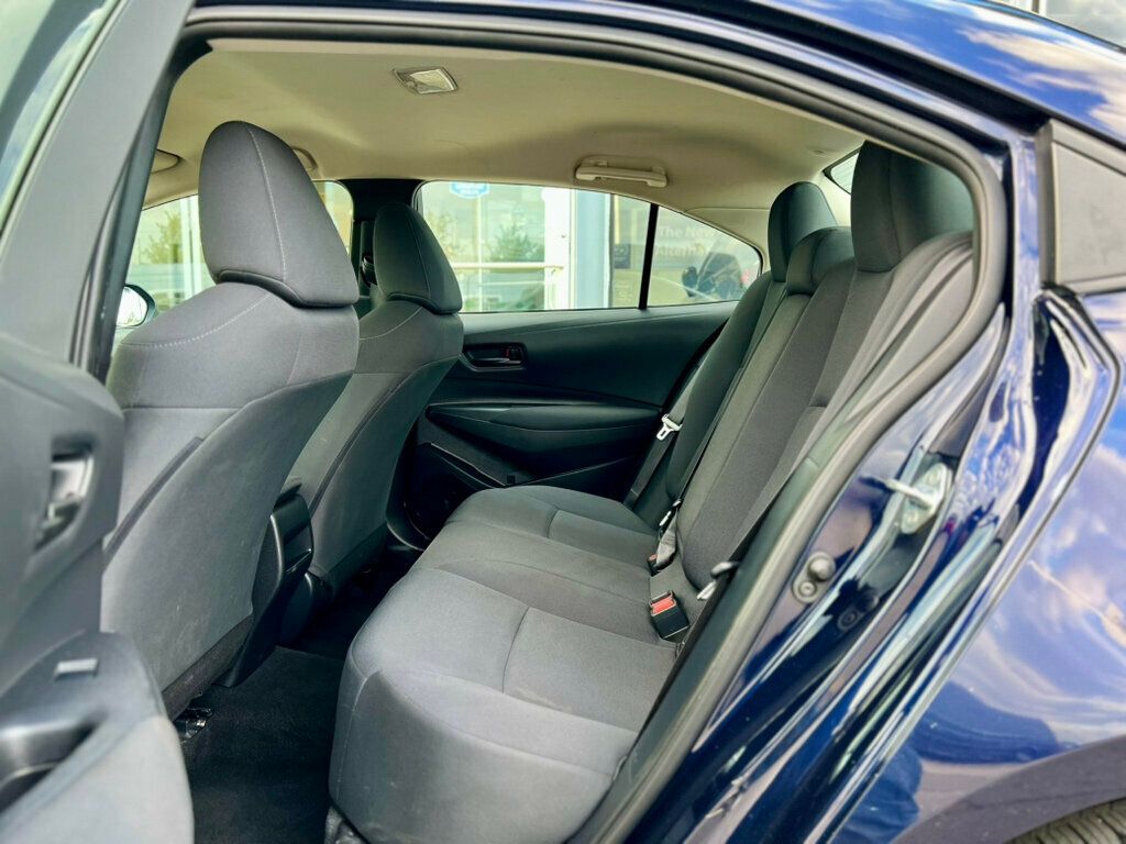 2022 Toyota Corolla LE photo 15