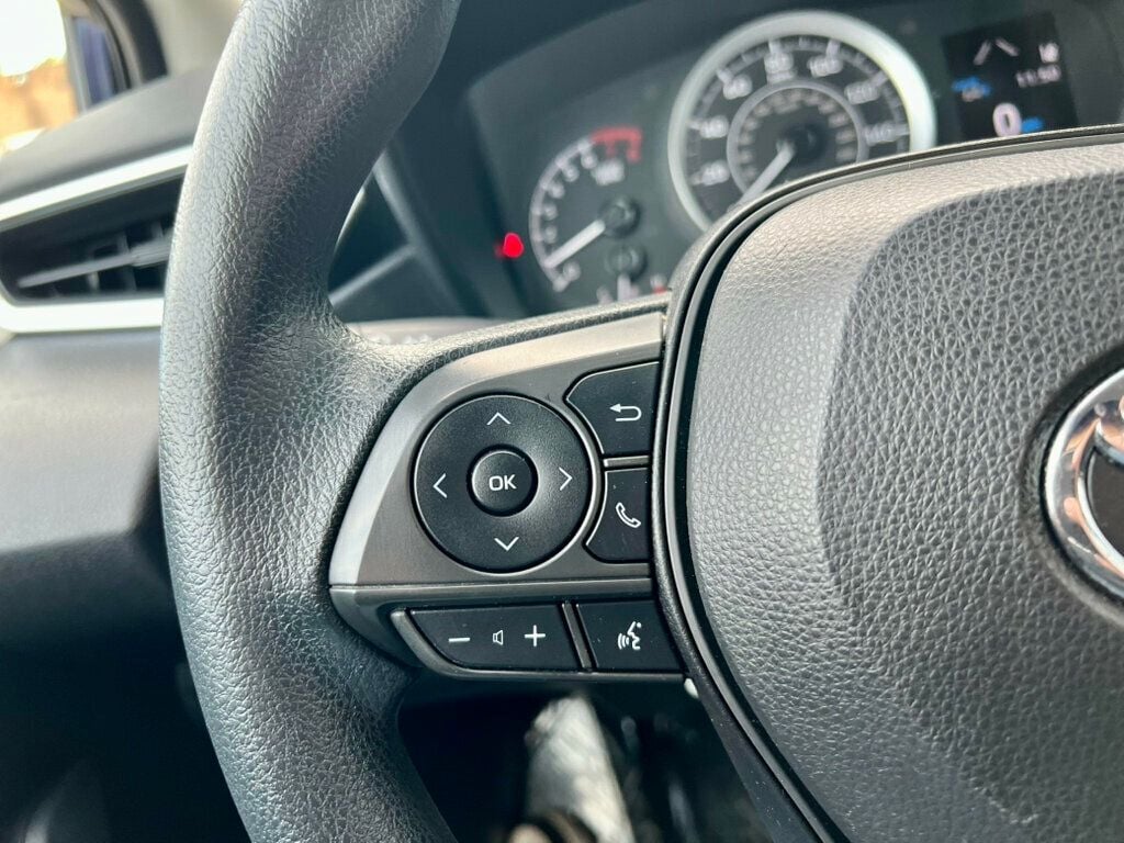 2022 Toyota Corolla LE photo 16