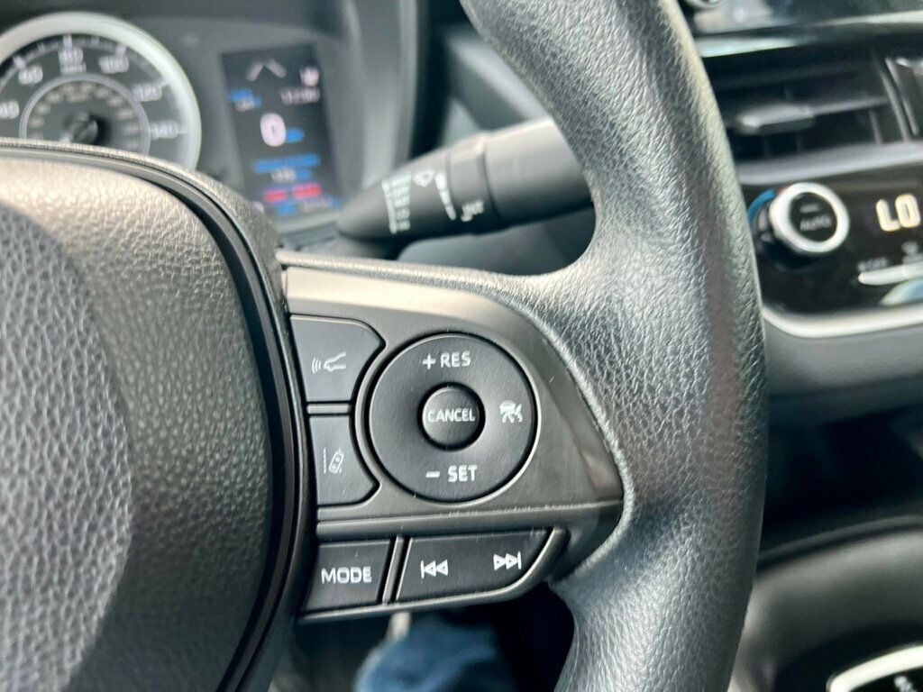 2022 Toyota Corolla LE photo 17