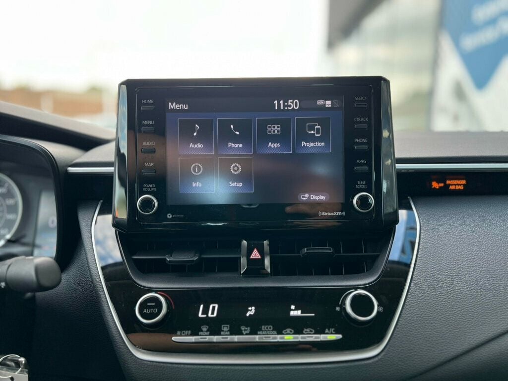 2022 Toyota Corolla LE photo 19