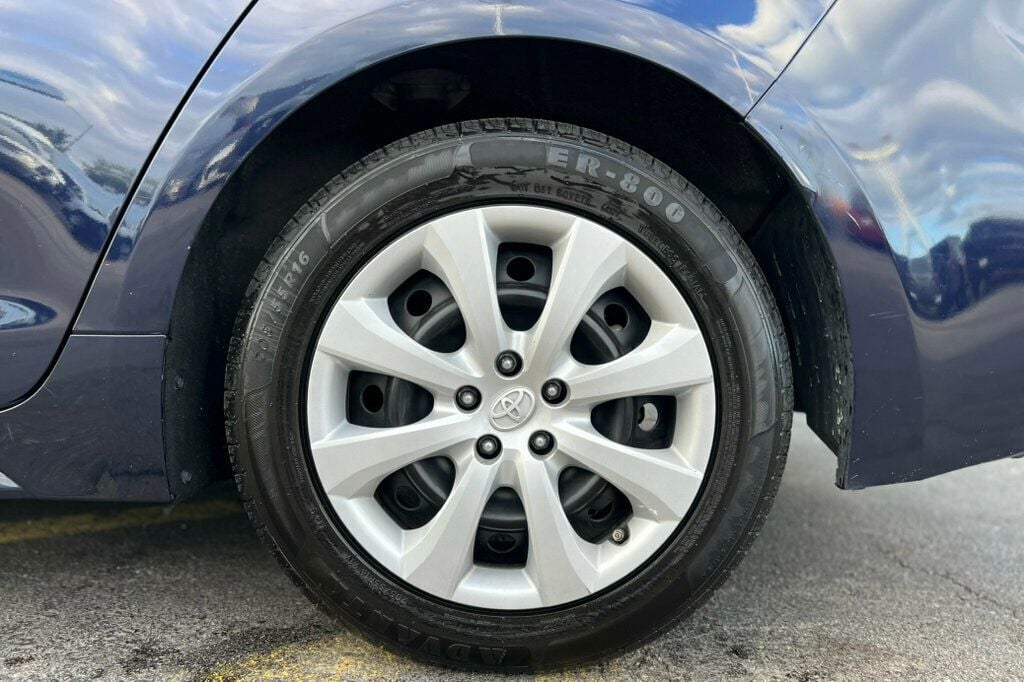 2022 Toyota Corolla LE photo 22