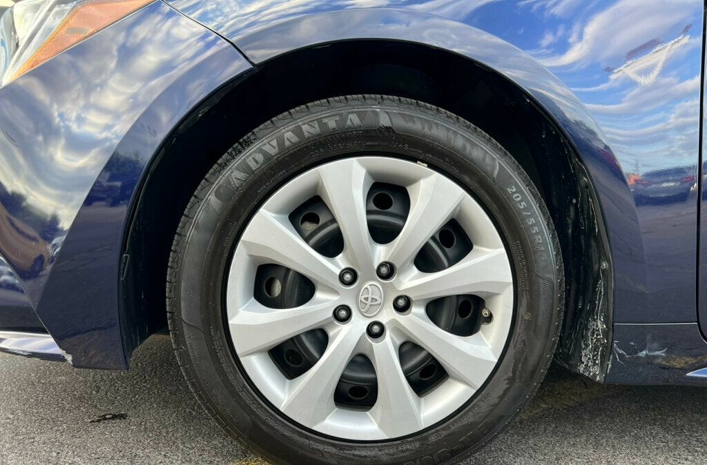 2022 Toyota Corolla LE photo 23