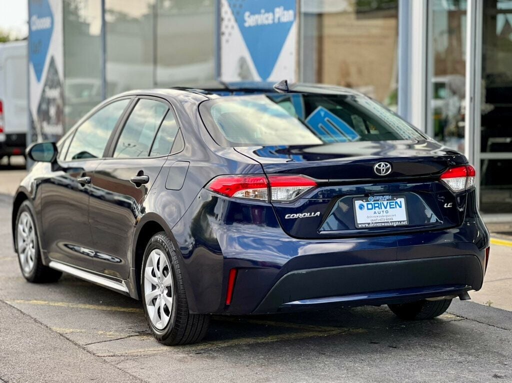 2022 Toyota Corolla LE photo 3