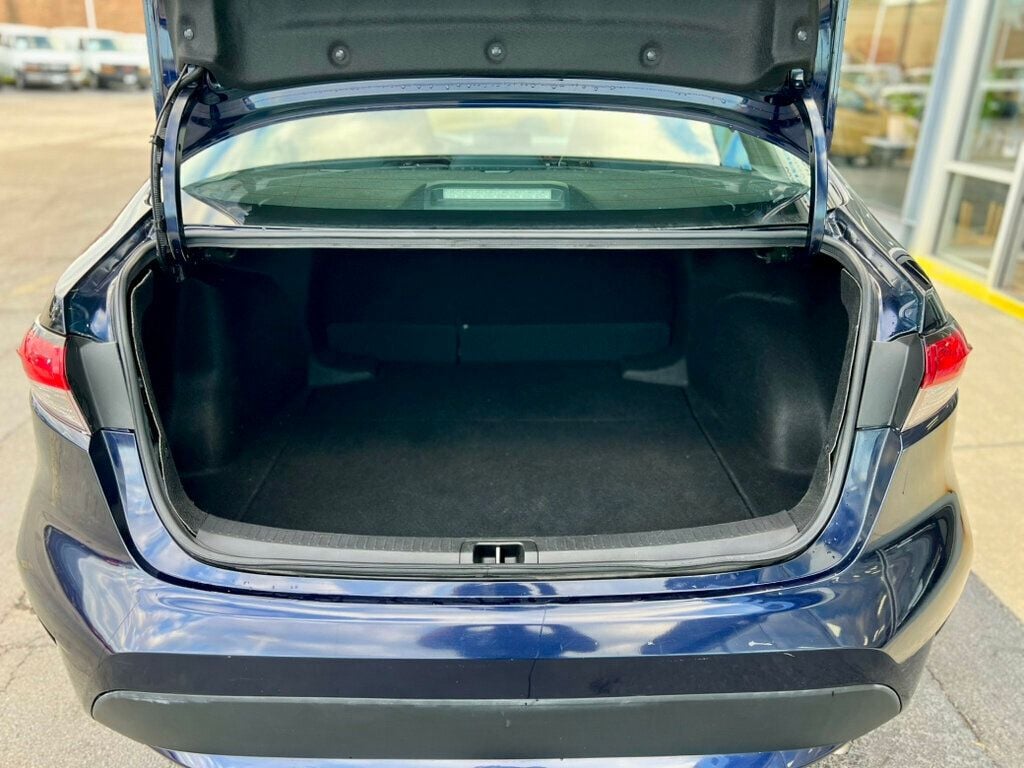 2022 Toyota Corolla LE photo 7