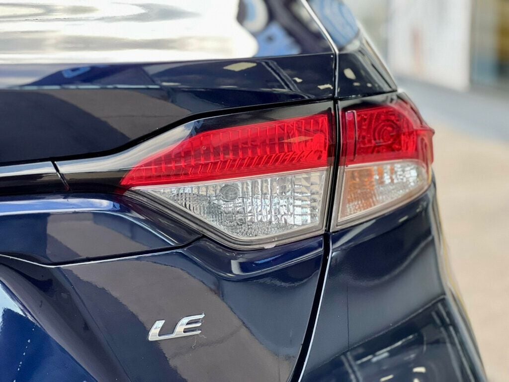 2022 Toyota Corolla LE photo 9