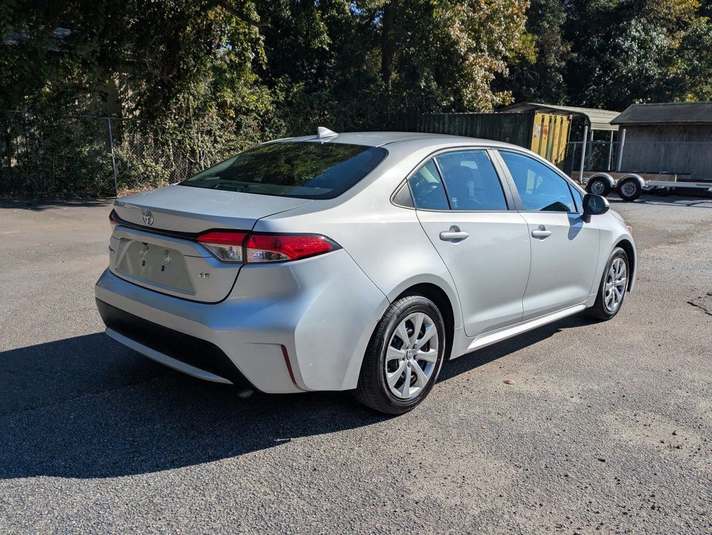 2022 Toyota Corolla LE photo 3