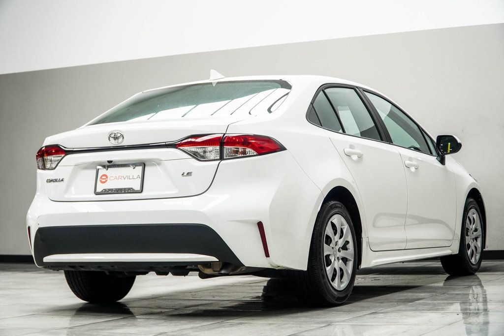 2022 Toyota Corolla LE photo 10