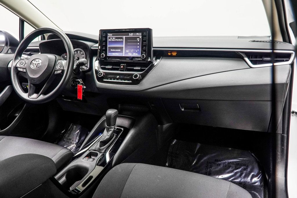 2022 Toyota Corolla LE photo 14