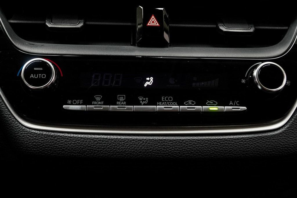 2022 Toyota Corolla LE photo 17