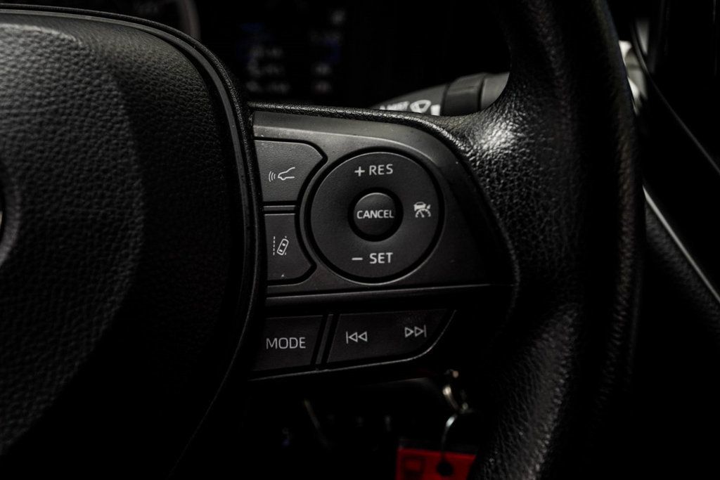 2022 Toyota Corolla LE photo 19