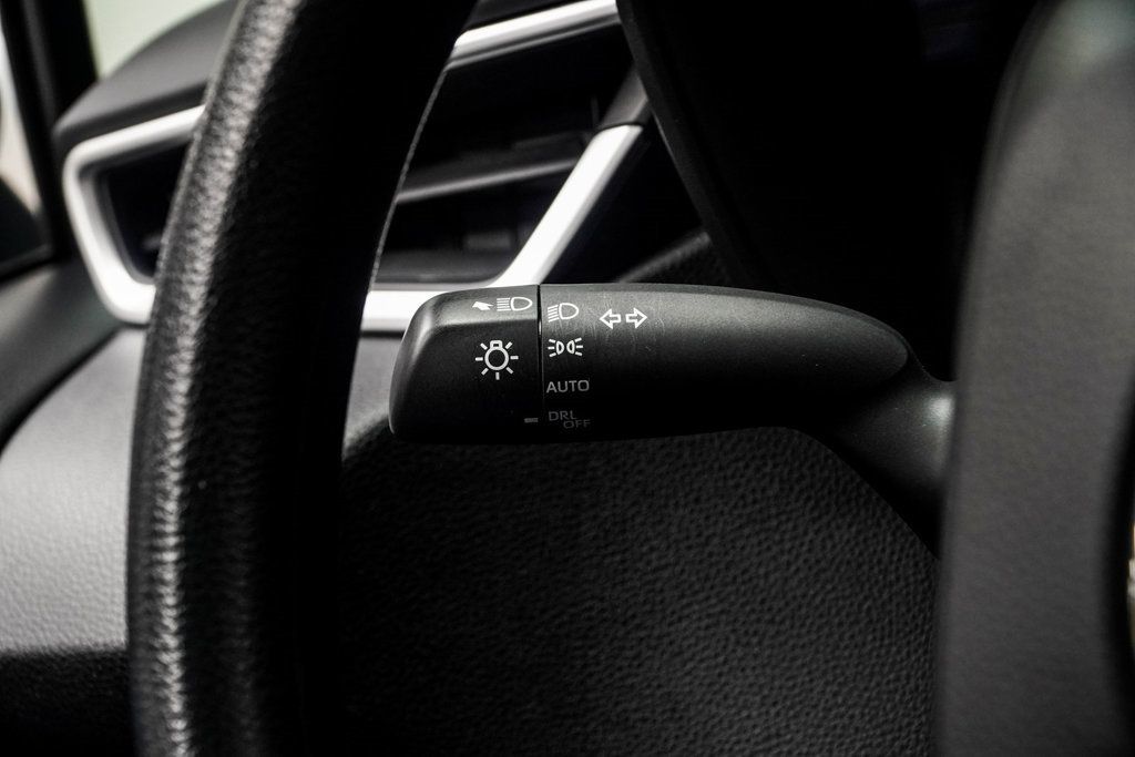 2022 Toyota Corolla LE photo 21