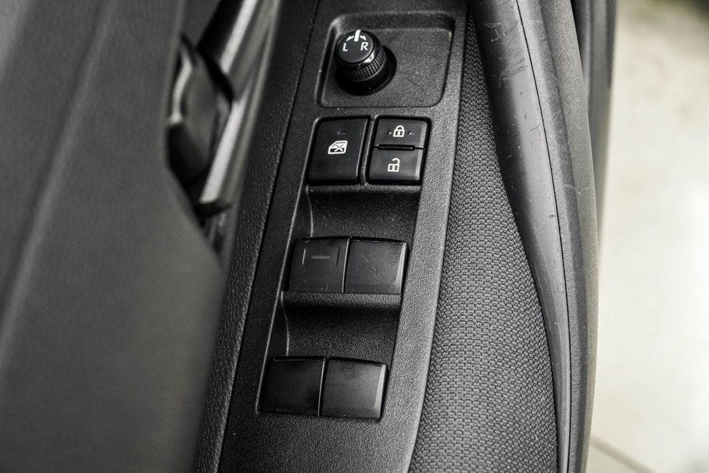 2022 Toyota Corolla LE photo 24