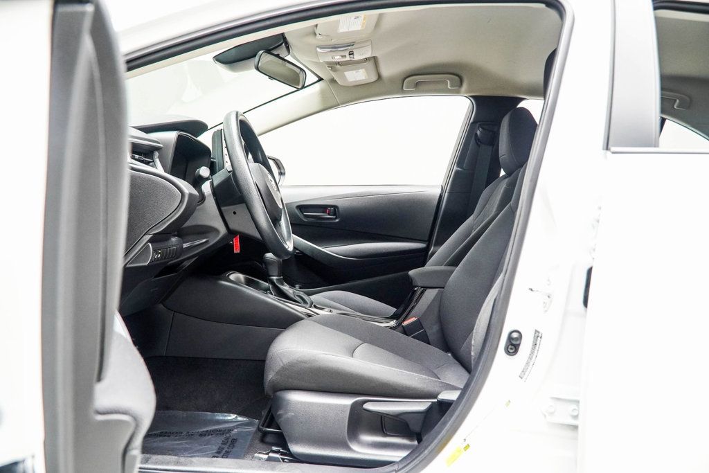2022 Toyota Corolla LE photo 26
