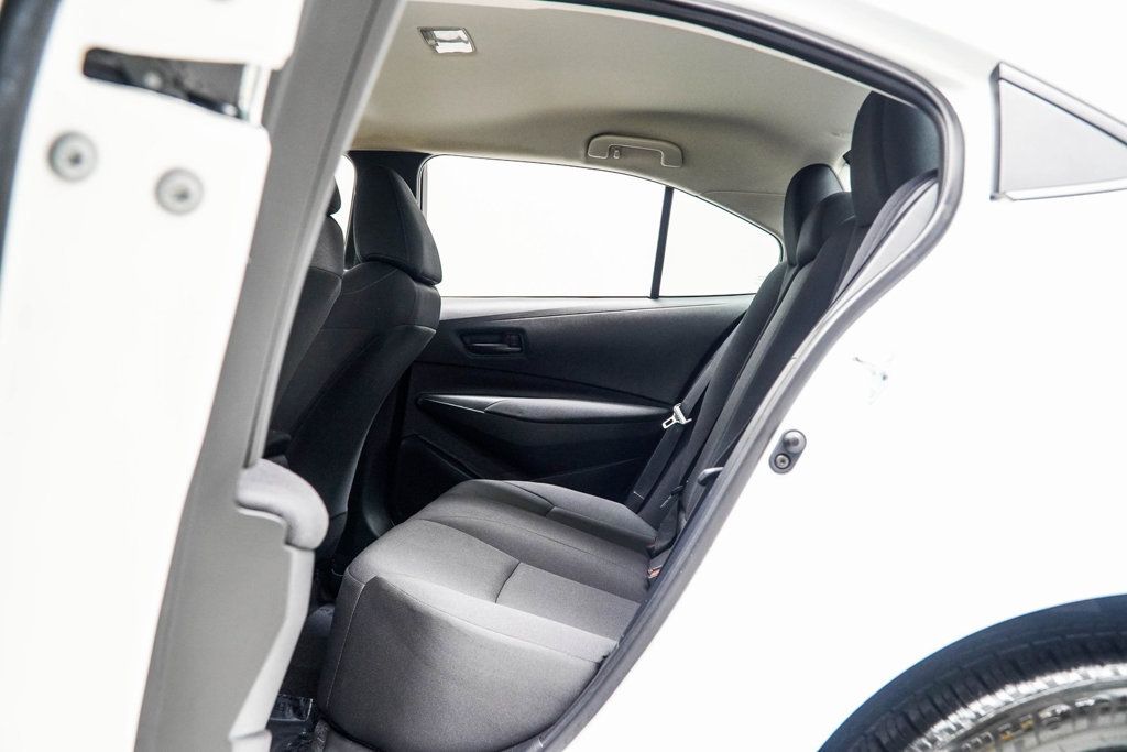 2022 Toyota Corolla LE photo 27