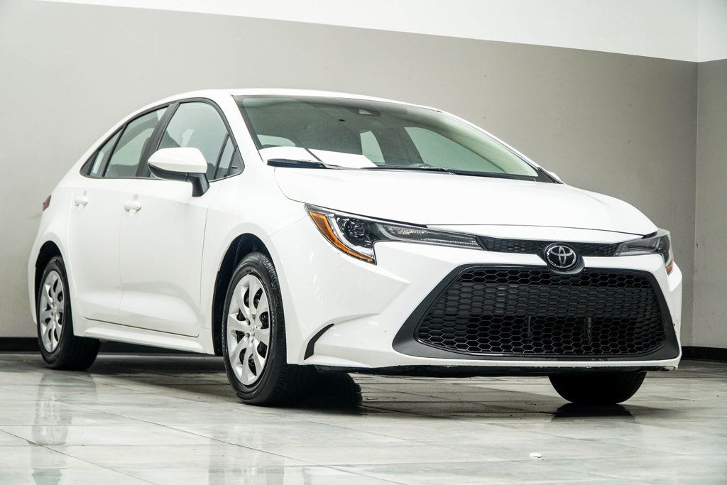 2022 Toyota Corolla LE photo 2