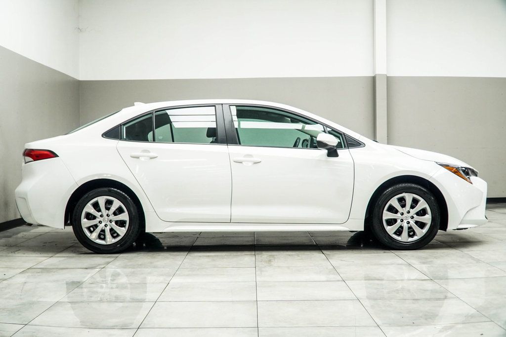 2022 Toyota Corolla LE photo 4