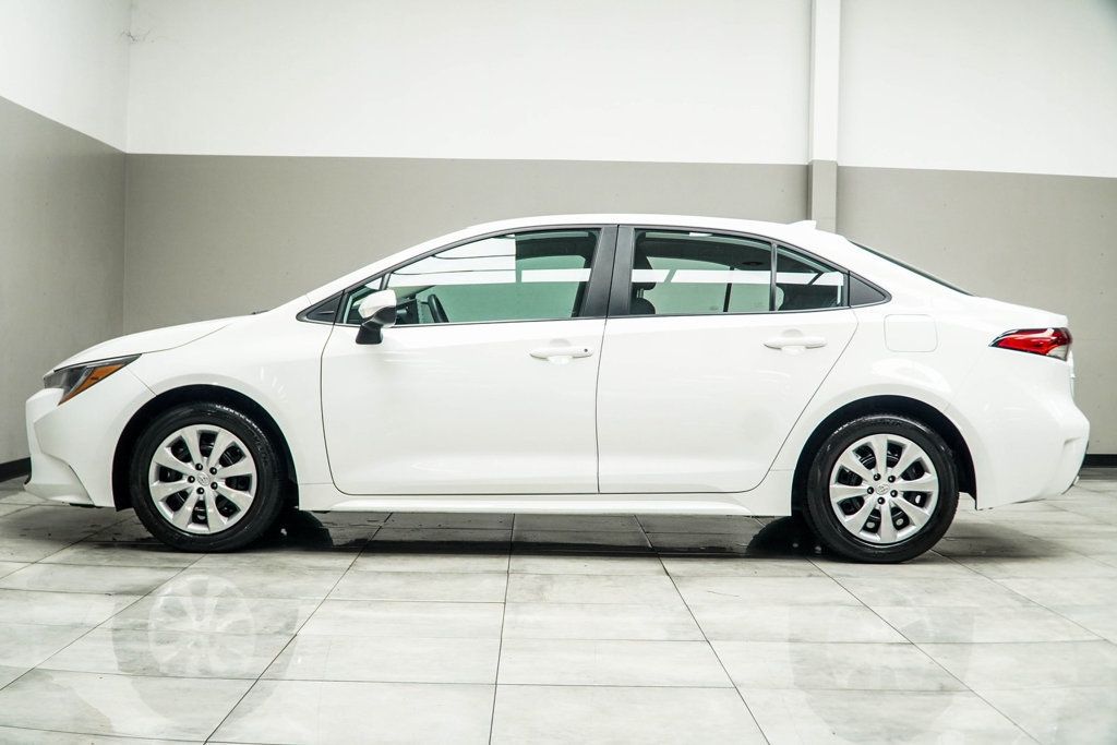 2022 Toyota Corolla LE photo 7