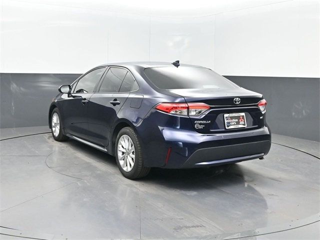 2022 Toyota Corolla LE photo 3