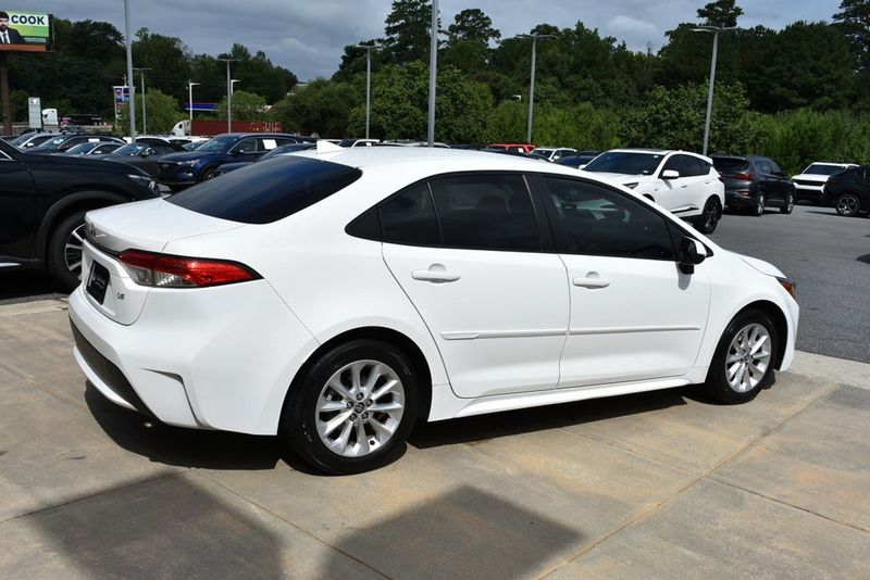 2022 Toyota Corolla LE photo 11