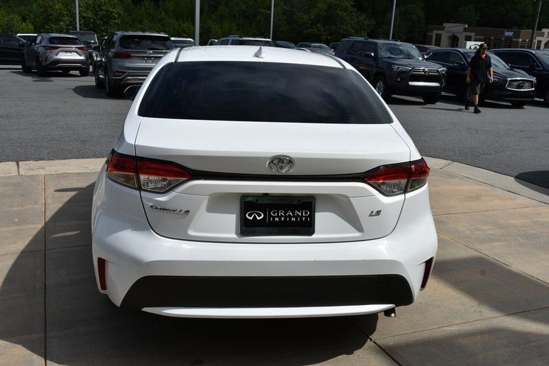 2022 Toyota Corolla LE photo 13