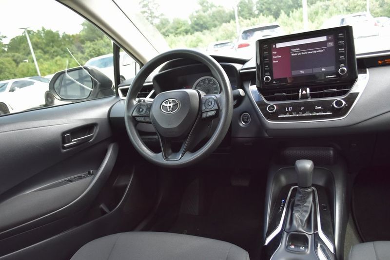 2022 Toyota Corolla LE photo 18