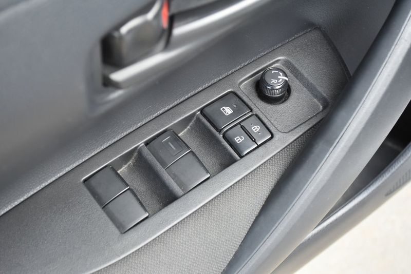 2022 Toyota Corolla LE photo 25