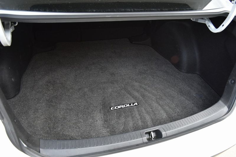 2022 Toyota Corolla LE photo 26