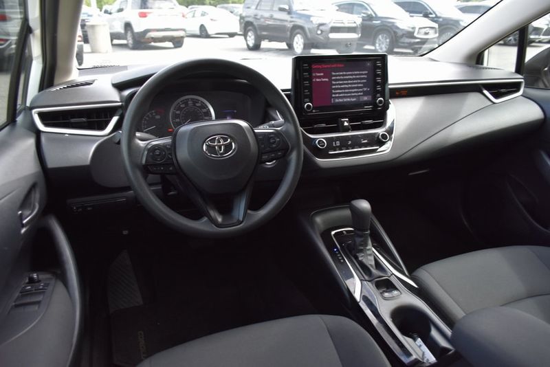 2022 Toyota Corolla LE photo 7